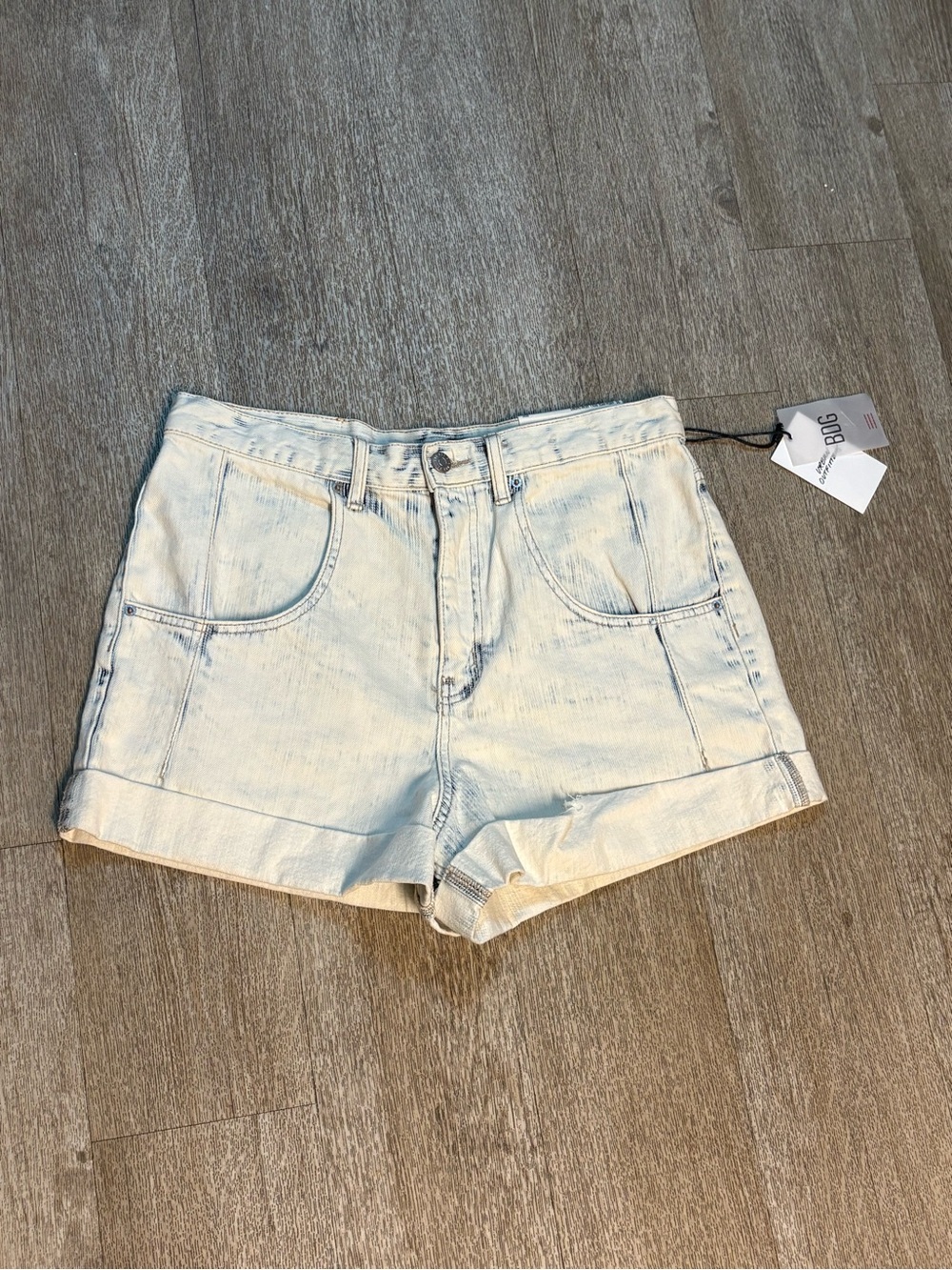 BDG HIGH RISE HEM SHORTS SIZE 31